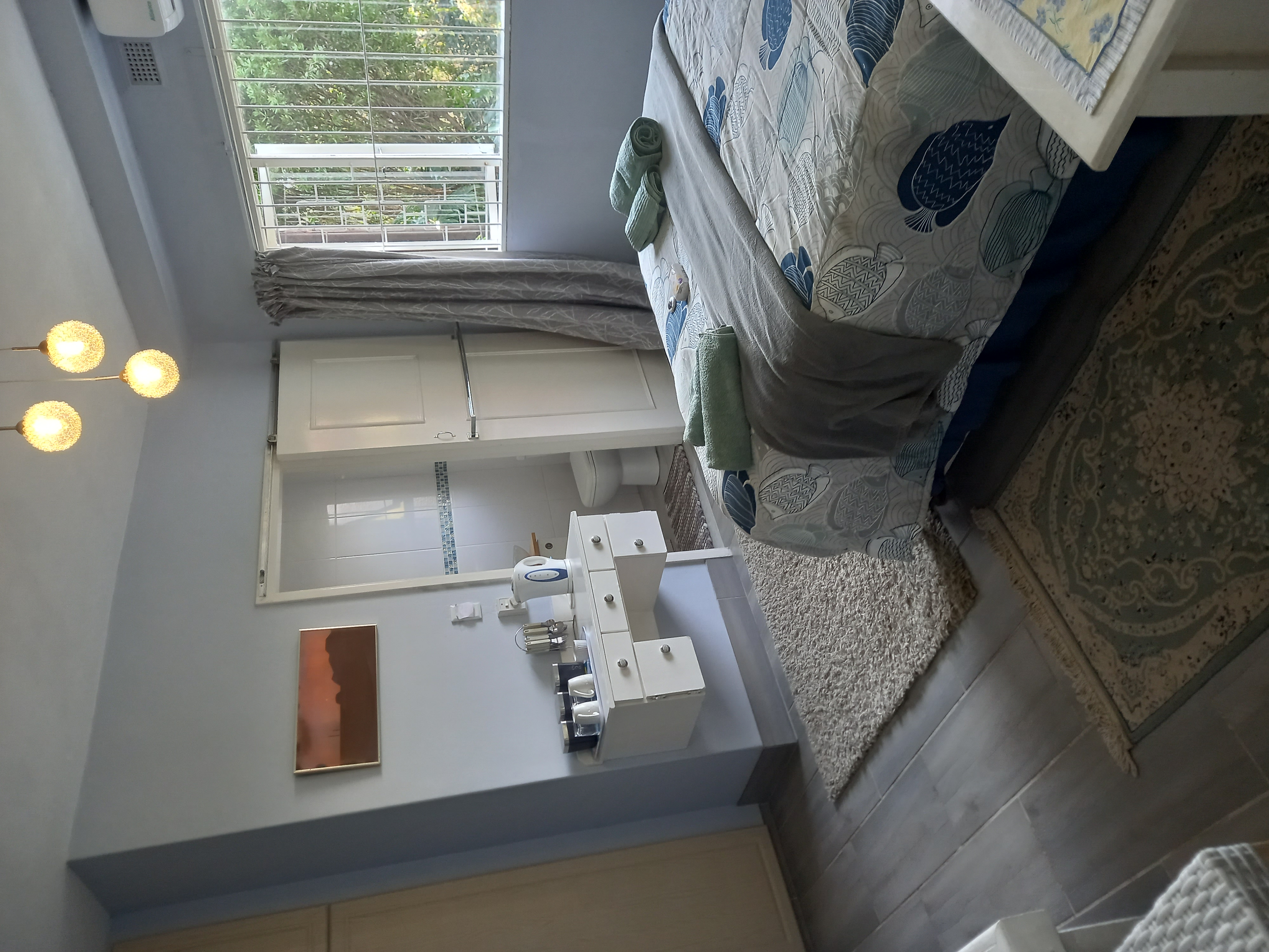 Bright double room with ensuite